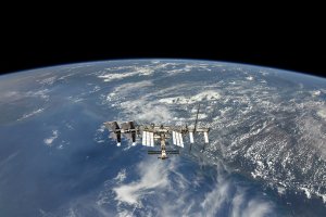 Впервые групповой выход в открытый космос совершила полностью женская команда