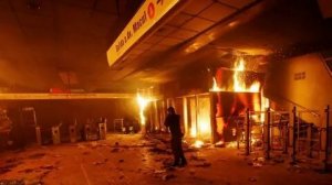 В Чили вывели армию против протестующих из-за цен на метро