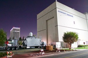 США поставят на корабль первый в мире боевой лазер
