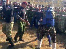 [«Давай!»] Видео смертельного поединка бойца Росгвардии за краповый берет: «Наш враг над тобой не глумился, кругом тебя были свои. Мы сами, родимый, закрыли орлиные очи твои…»