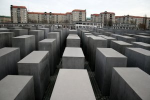 Немцы сочли, что евреи преувеличивают значение Холокоста