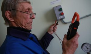 Чиновники и депутаты! Не стыдно перед работающими стариками и инвалидами?