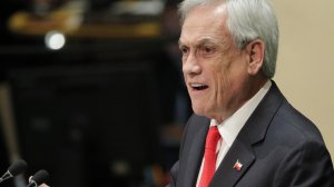 Президент Чили попросил правительство уйти в отставку из-за протестов