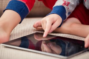 СКР возбудил уголовное дело после участия детей в интервью гея