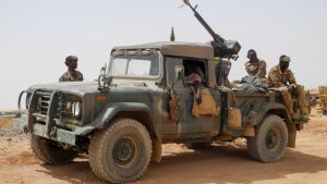 Мали: по меньшей мере 49 военнослужащих погибли при нападении на военный лагерь в Инделимане