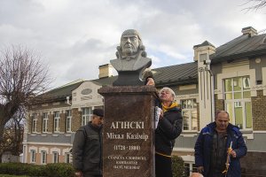 Белоруссия продолжает увековечивать врагов России