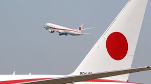 СМИ: на борту самолета с премьером Японии произошло возгорание печки