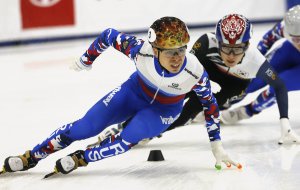 Сборная России выиграла мужскую эстафету на этапе Кубка мира по шорт-треку в США