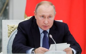 Путин: "пещерные русофобы" и националисты объявили войну русскому языку