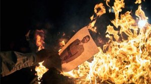 Протесты в Каталонии: в огонь бросают портреты короля Испании