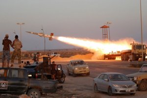 Российские снайперы, ракеты и боевые самолеты пытаются изменить ход войны в Ливии