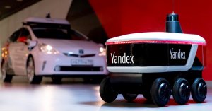 Яндекс проводит испытания автономного робота-доставщика Ровер