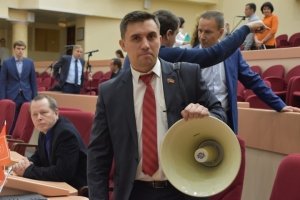 СМИ: саратовский депутат, сидевший на «министерской диете», накопил почти 60 тысяч рублей долгов за ЖКУ