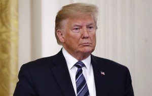 Трамп заявил ТАСС, что хотел бы побывать в Москве на параде 9 Мая  (Американский президент подтвердил, что получил приглашение посетить российскую столицу в этот день)