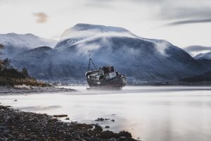 Фотограф путешествует по миру в поисках самых удивительных заброшенных мест (33 фото)