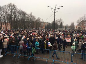 На антимусорный митинг в Карабаново, по оценкам очевидцев, вышли 3 тысячи человек. Это пятая часть всех жителей города