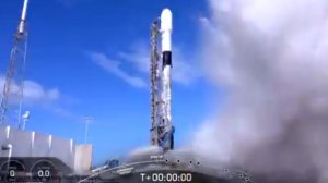 SpaceX запустила ракету-носитель Falcon 9 с 60 спутниками на борту