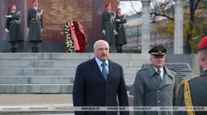 Лукашенко начал визит в Австрию с возложения венка к памятнику советским воинам-освободителям