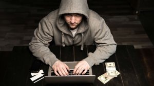 Раскрываем онлайн мошенников / Вся правда Amircapital