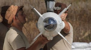 Российские военные самолеты 12 ноября уничтожили несколько автомашин «Аль-Каиды» (HTS) в южной части Идлиба, а местные жители добили террористов палками и камнями