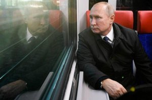 Путин ехал на Иволге, а пассажиры шли по путям. Спецпоезд президента парализовал движение
