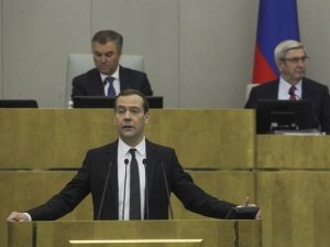Медведев предложил свой способ использования идеи «четырехдневки»: «полная занятость при четырехдневной рабочей неделе». Это будет «в современном смысле неполная занятость»