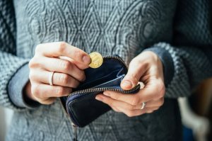 С какой зарплатой страховую пенсию не дадут, даже при наличии пенсионного возраста и большого трудового стажа? До 11 833 руб. увеличится предельная зарплата для отчисления страховых взносов в ПФР