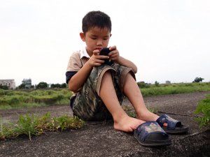 Исследователи заявили о раннем привыкании детей к гаджетам