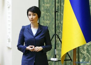 Укол лидокаина, пьяная драка и сердечные приступы. Елена Лукаш нашла масштабные подтасовки в списке "Небесной сотни"