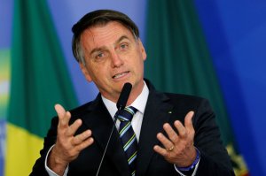 Президент Бразилии обвинил Ди Каприо в причастности к лесным пожарам