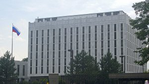 "Прекратите вмешиваться во внутренние дела России"   ( Посольство России ответило на осуждение США закона об иноагентах)