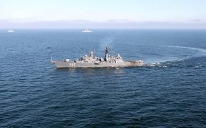 СКР "Ярослав Мудрый" сопровождает караван гражданских судов в Аденском заливе