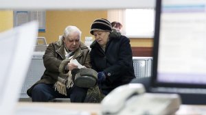 В следующем году пенсии будут индексировать так, чтобы опередить инфляцию, - это предусмотрено законом о бюджете Пенсионного фонда России