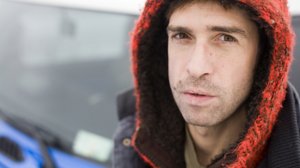 [прижива́л*] «Российская нация деградирует: ее убивают алкоголизм и нищета». Лидер группы «Ногу свело!», уехавший жить в США, признался, почему это сделал, заявив, что «кормится» в России