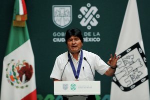 Экс-президент Боливии Эво Моралес вылетел на Кубу