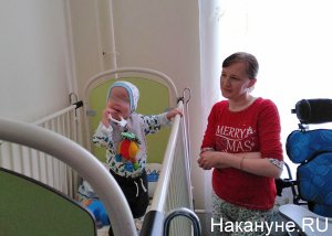 Мальчик Ваня, выживший под завалами обрушившегося дома в Магнитогорске, начал бегать