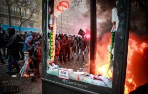 Пенсионные протесты во Франции побили рекорды «желтых жилетов»