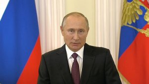Путин: жизнь требует нового осмысления Конституции