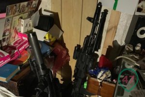 Под Гатчиной многодетный "агент ГРУ" годами насиловал свою дочь и держал дома целый склад оружия (ФОТО, ВИДЕО)