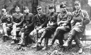 Послевоенный бандеровский Львов: трупы убитых ночью советских солдат собирал грузовик, а врачей похищали прямо из больницы