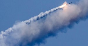 Путин: в России работают над ракетой "Циркон" наземного базирования