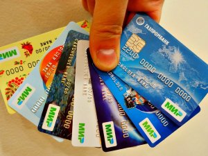Иностранный банк провел первые операции по картам "Мир" в Европейском союзе.Первые пилотные операции провел кипрский банк RCB Bank Ltd