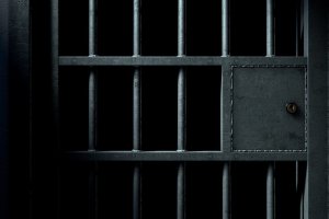 Заключенные смогут требовать компенсации за тесноту в камерах