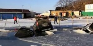 Почти 30 автомобилей одновременно провалились под лед у острова Русский во Владивостоке