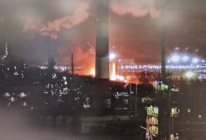 Взрыв на нефтеперерабатывающем заводе в Ухте: «Сначала небо озарилось оранжевым цветом, а потом бабахнуло»