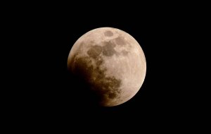 В ночь на 11 января произойдет самое значительное лунное затмение в году
