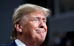 Полиция во Флориде задержала иранца с мачете возле резиденции Трампа