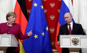 Меркель потребовала завершить «Северный поток-2» после ввода санкций США (Россия сможет сама достроить "Северный поток — 2", заявил Путин)