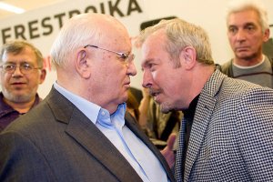 Макаревич назвал мразями критиков Горбачева