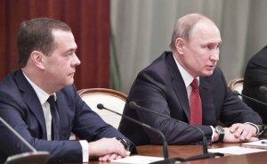 Американские СМИ надеялись, что бывший премьер займет Кремль. Медведев сдерживал амбиции Путина на «царство»